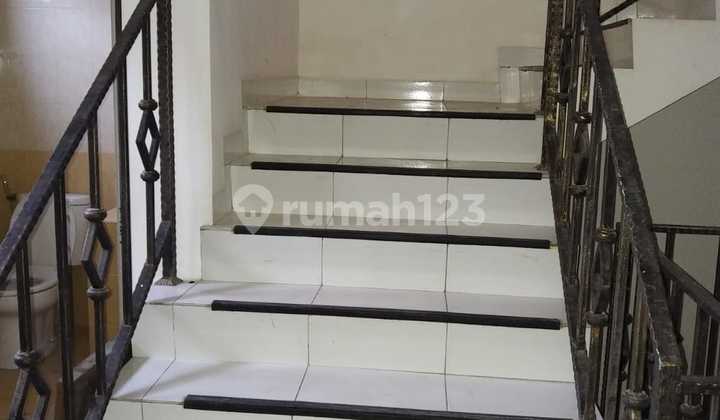 3-Story Shop House Facing Boulevard Street in Cempaka Putih, Central Jakarta 2