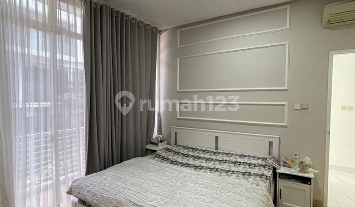 Dijual  Rumah 3 Lantai di Golf lake residences, Cengkareng