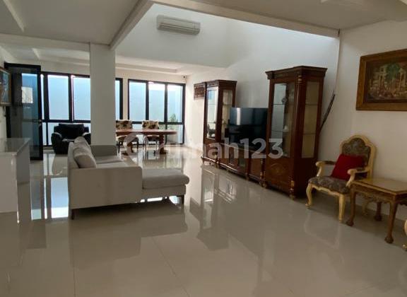 Rumah Modern Classic Full Furnished Siap Huni di BSD Giri Loka Tangerang 2