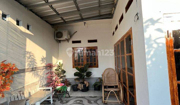 rumah villa regency tangerang di kutabumi  lokasi hoek sangat nyaman dan asri karena mempunyai ceiling ygtinggi 2