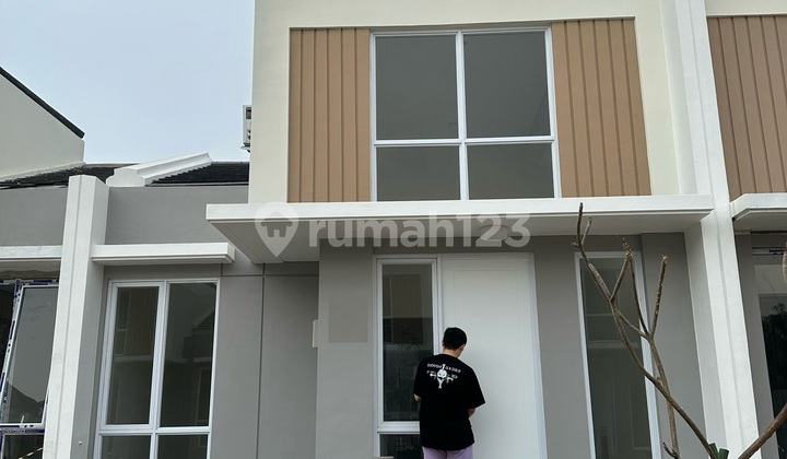 Dijual Rumah Baru dikawasan Paramount Petals dekat menuju ke Country Club  dan Sekolah 
