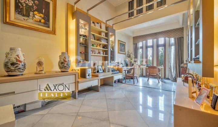 Dijual rumah mewah ada kolam renang di setraduta Dijual rumah mewah ada kolam renang di setraduta