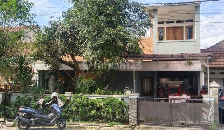 Rumah Terawat 2 Lantai Di Bandung Siap Huni 2