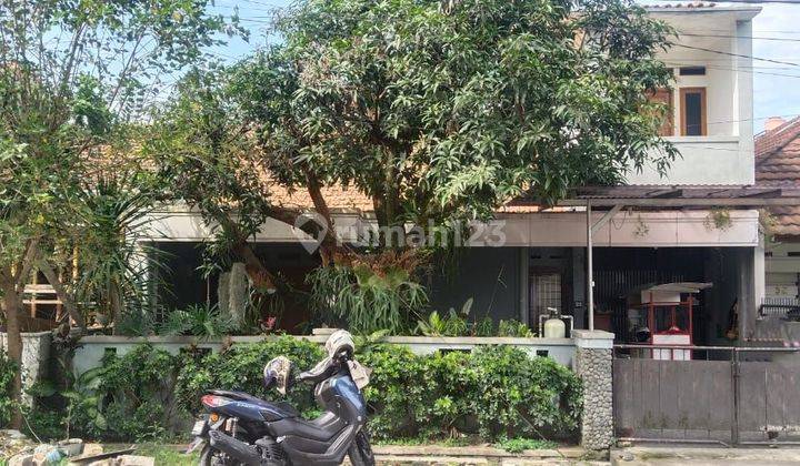 Rumah Terawat 2 Lantai Di Bandung Siap Huni 1