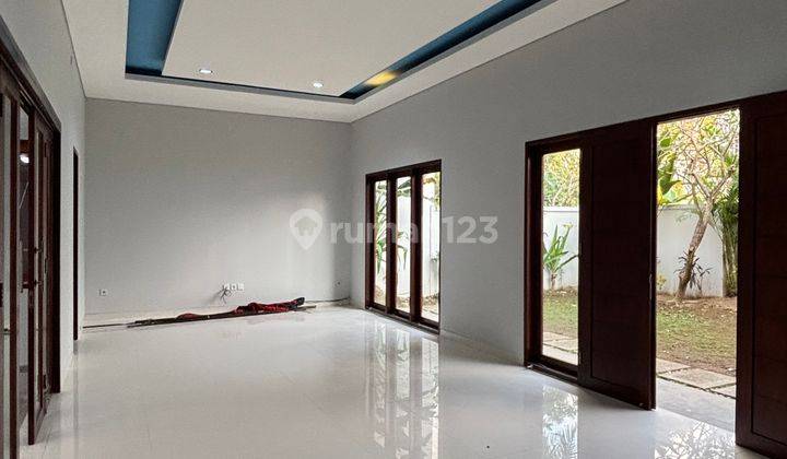 dijual rumah 2 lantai dengan one gate system 2