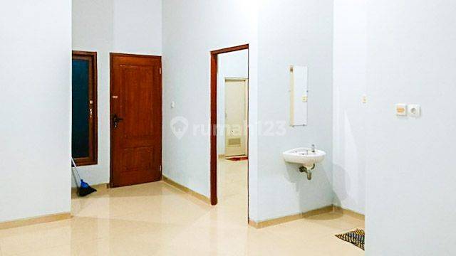 Unfurnished House Sepakat Cipayung By Travelio 2