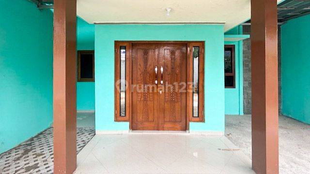 Unfurnished House Sepakat Cipayung By Travelio 1