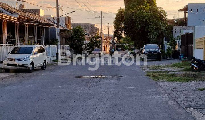 Rumah dengan lingkungan yang nyaman dan tenang , Surabaya Timur 2