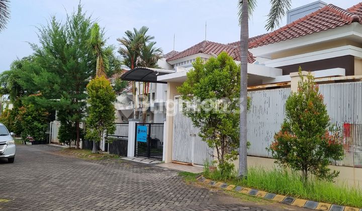 Rumah terawat di CENTRAL PARK WIGUNA , Surabaya Timur