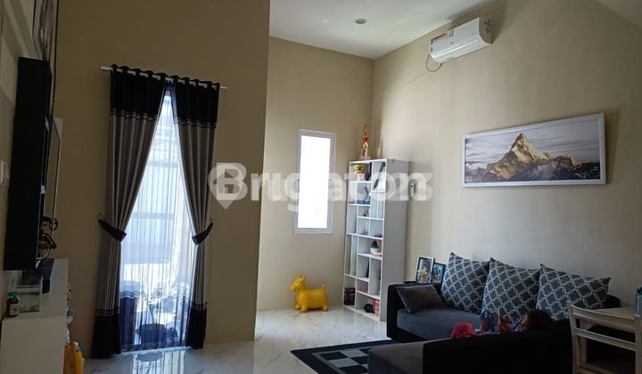 Rumah minimalis dengan balkon depan di Evergreen Surabaya Timur