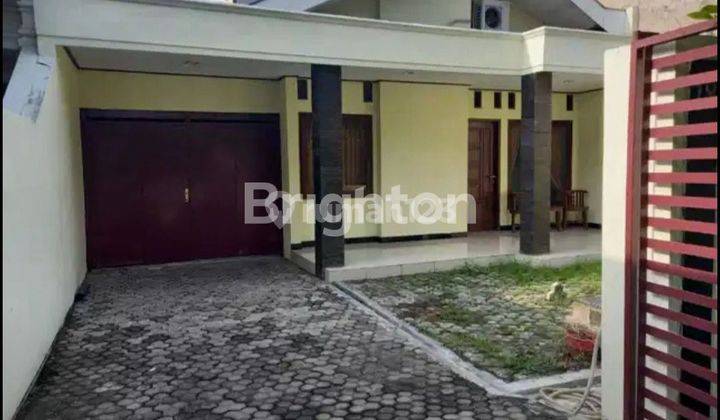 Rumah dekat Masjid Agung Surabaya, di Perum Wisma Pagesangan 2