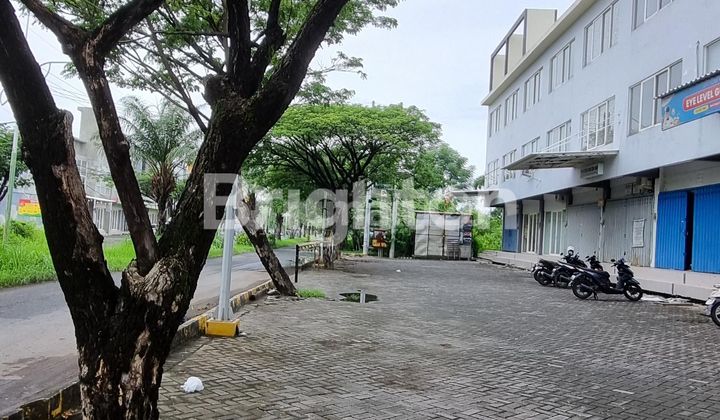 Three-story shophouse in Royal Town Regency, Gunung Anyar.
