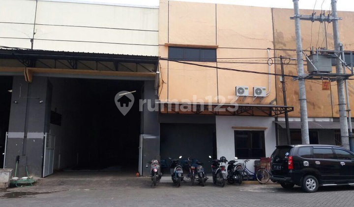 Strategic Warehouse in Tritan Jemundo Warehouse, Sidoarjo Strategic Warehouse in Tritan Jemundo Warehouse, Sidoarjo