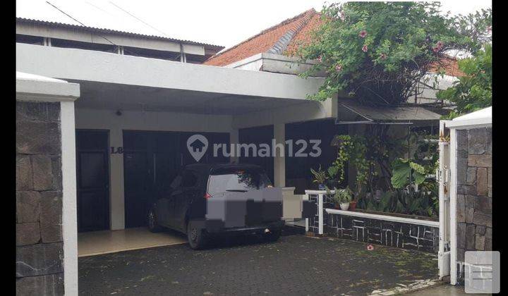 Rumah luas dan strategis di lokasi elite  1