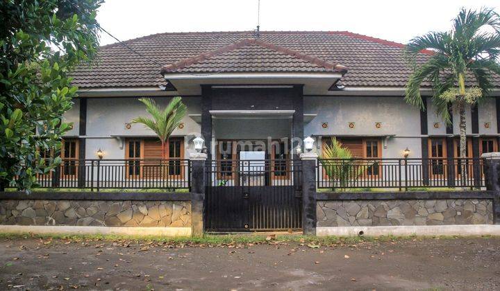 Rumah Nyaman Dengan Kolam Renang di Trunuh, Klaten Selatan 1