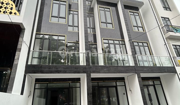 ruko minimalis 4 lantai, gratis lift dan rooftop