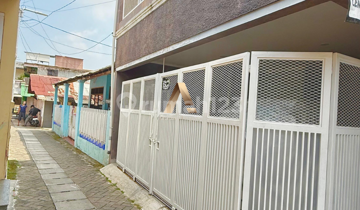 Dijual Rumah Terenovasi Tengah Kota. Akses Mobil