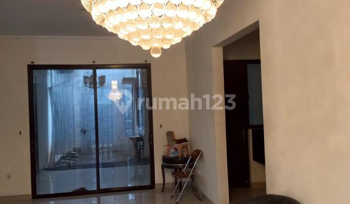 DIJUAL  Rumah 2 Lantai  Di Legenda Wisata