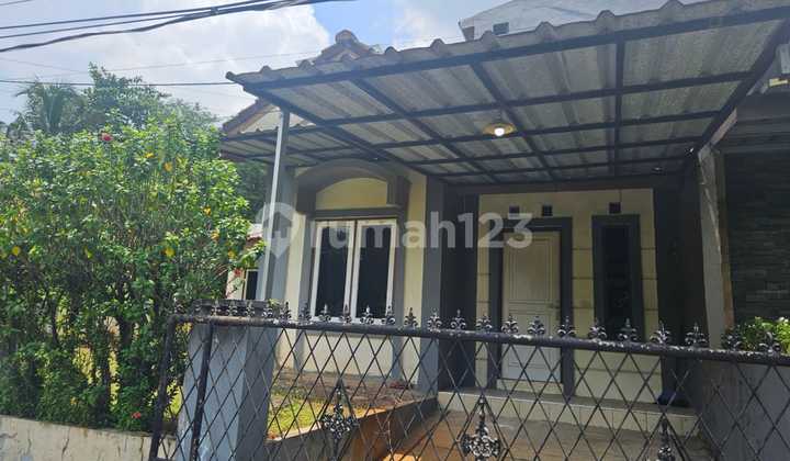 Di Jual Rumah Posisi Hoek di Bukit Golf Cibubur, Konsep Eco Living, Keamanan 24 jam