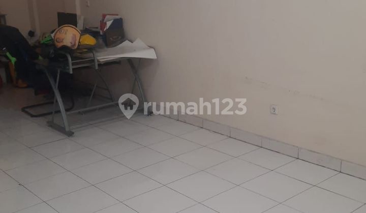 Disewakan Ruko 3 Lantai Hadap Jalan Utama di Legenda Wisata,Dekat Akses Tol Nagrak