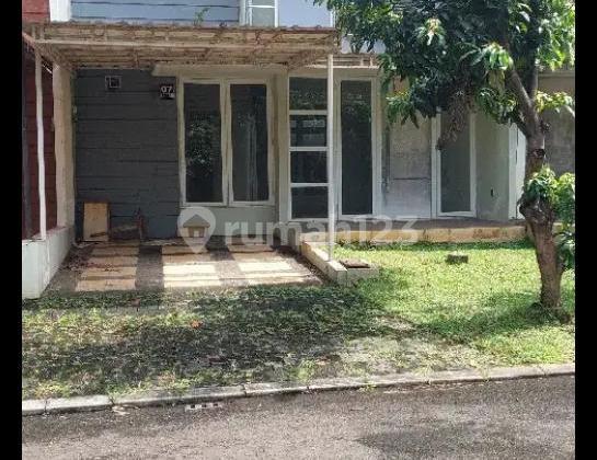 House for sale in Citra Gran Cibubur near the park, close to toll access, Citra Grand Mall.