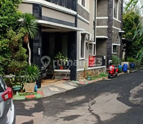 Selling a Semi-Furnished House in the Cibubur Residence Cluster, Near Jatikarya Toll Road, Opposite Permata Cibubur Hospital.