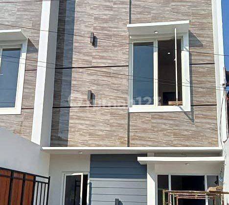 Rumah 2 Lantai Baru di Rungkut Asri Utara, Surabaya 1