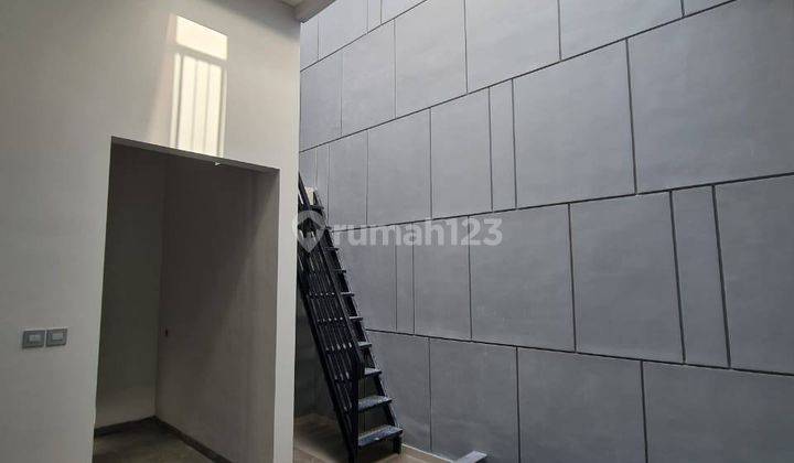 Rumah Baru Minimalis 2 Lantai di Manyar Kertoadi Dekat Mer, Surabaya 2