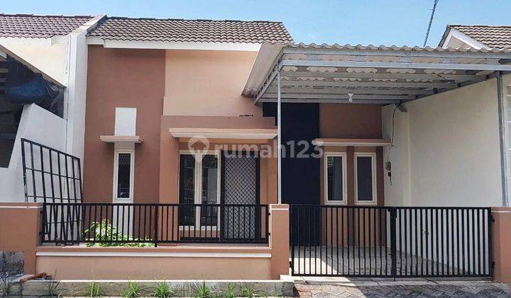 Rumah Bagus di Grand Deltasari Waru, Sidoarjo 1