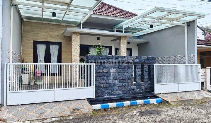 Rumah 2 Lantai Bagus di Taman, Sidoarjo 1