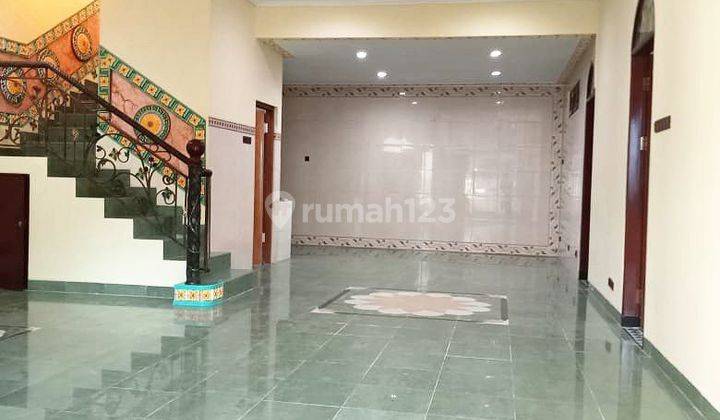 Rumah Terawat 2 Lantai di Rungkut Baruk, Surabaya 2