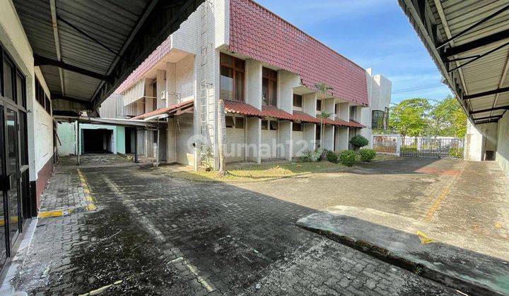 Gedung Strategis Di Raya Kendangsari, Kendangsari 1