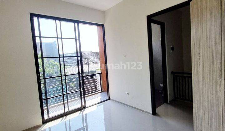 Rumah 2 Lantai Unfurnished di Rungkut Mapan , Surabaya 2