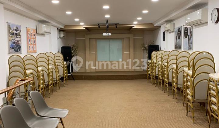 For Sale: Shop House Near Central Park Mall, Ideal for Business. The Building is in Good and Neat Condition, 4.5 x 15, with 4 Floors. 2