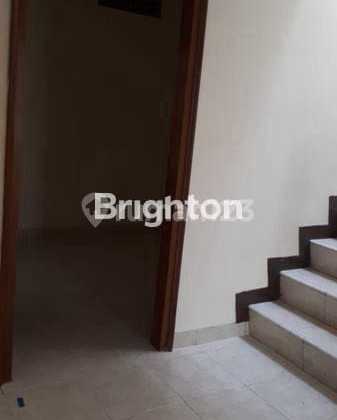 Good House for Rent 21/2 Floors Near Park and Tanjung Duren Health Center
Rent House Tanjung Duren Inside Alley - West Jakarta
Land Area 78 Building Area 170
3 Bedrooms 2 Bathrooms
Dimensions 6 X 13
Electricity 2200
Rp 75,000,000 SHM
Facing North
Strategic Location
1 Car Road Width, 1 Toyota Avanza Car Can Fit
Flood-Free 2