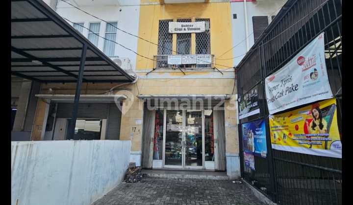 Dijual Dan Sewa 150 Jt /th Ruko -apotek Muwardi Di Jl. Dr. Muwardi 2 No 17 A Grogol Jakarta Barat. Luas 4 X 17.5 Mtr. 3 Lantai. Halaman Panjangnya 7,5-mtr. Listrik 4400watt. Harga Jual 7m Beserta Isinya Termasuk Stok Obat2an Yang Ada Saat Ini Kurleb 350jt