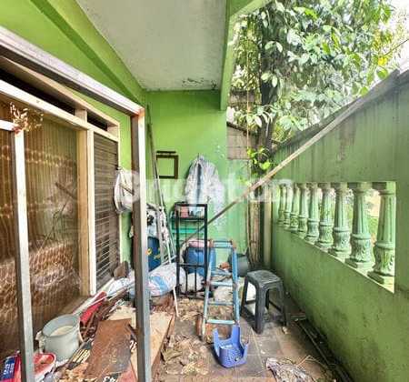 For Sale: Land-Counted House with Motorcycle Row Near Central Park Mall in Tanjung DurenFor Sale: House in Tanjung Duren - West JakartaLand Area 52, Building Area 100, 1 CarportDimensions 5 x 11Electricity 1300Price Rp 800,000,000, SHM (Certificate)Facing South- 2-Story Building, Land-Counted- Motorcycle Row, 1 House Away from the Row