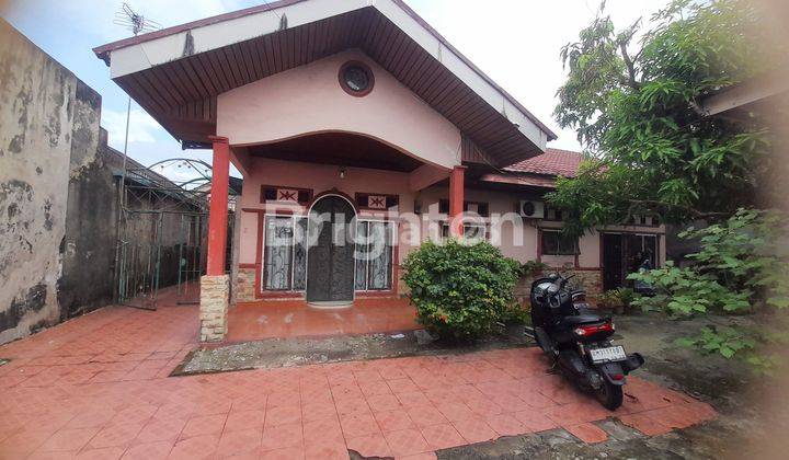 RUMAH Di Jl. Paus dengan 4 petak rumah kontrakan 1