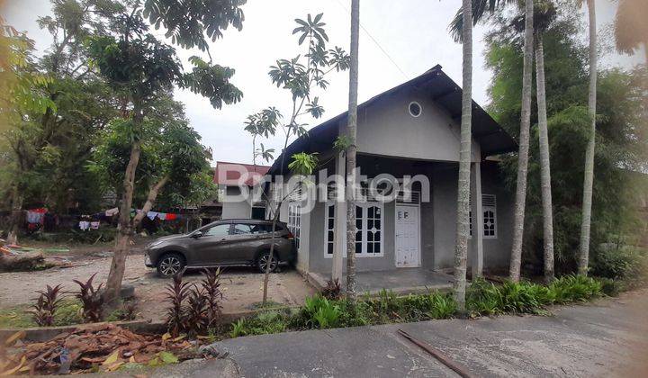 Rumah dengan halam luas jalan bakti 2