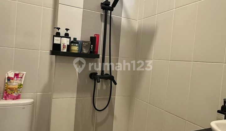 For Sale 2-Story House Ready to Occupancy in Agnesi Cluster Gading Serpong Size: 6 X 10.5 Land Area: 63 M² Building Area: 70 M² Electricity: 2200 2 Bedrooms (Master Bedroom Complete with Mattress, Divan, Wardrobe, TV Backdrop) 2 Bathrooms (1 Already Installed Water 2