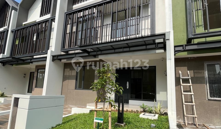 Dijual Rumah Siap huni 3 Lantai di Leonora Gading Serpong