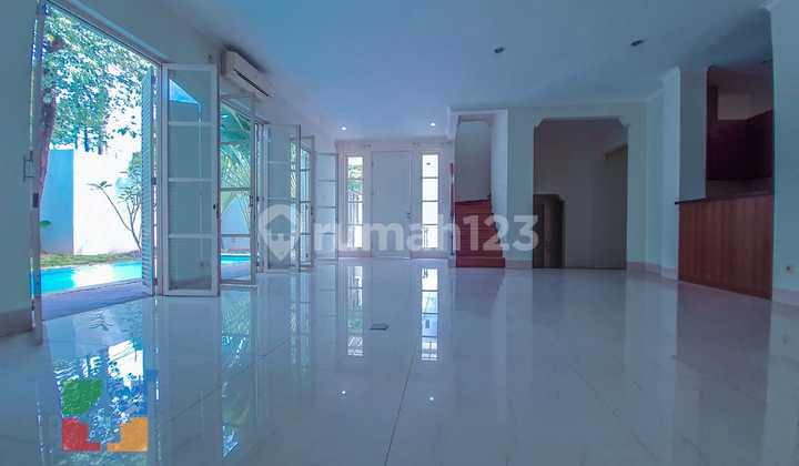 Rumah Mewah Ada Private Swimming Pool di Kemang, Jakarta Selatan 2