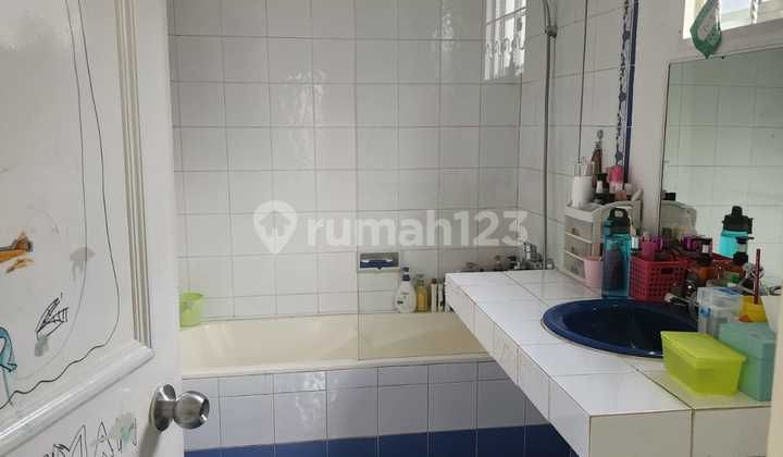 Rumah, 2 Lantai, Siap Huni di Lippo Karawaci