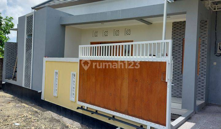 Rumah Pemogan Dekat Jalan Raya 1