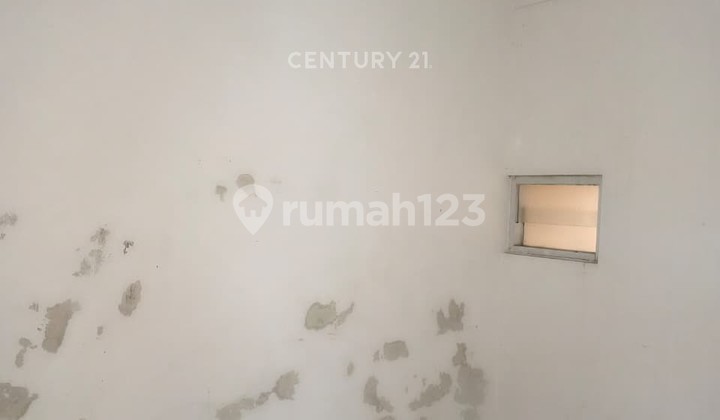 Semi-Furnished Residence in Serang City with a One-Gate System Semi-Furnished Residence in Serang City with a One-Gate System