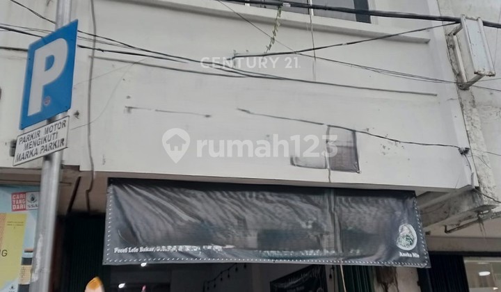 2.5-Storey Shop House on Jl. Hasanudin, Old Market, Serang 2.5-Storey Shop House on Jl. Hasanudin, Old Market, Serang