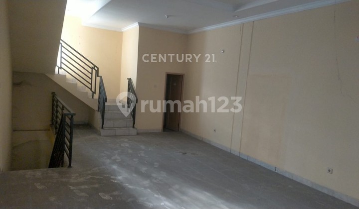 Ruko on Tb Suwandi Street, Strategic Location in Front of RRI and EF Ruko on Tb Suwandi Street, Strategic Location in Front of RRI and EF