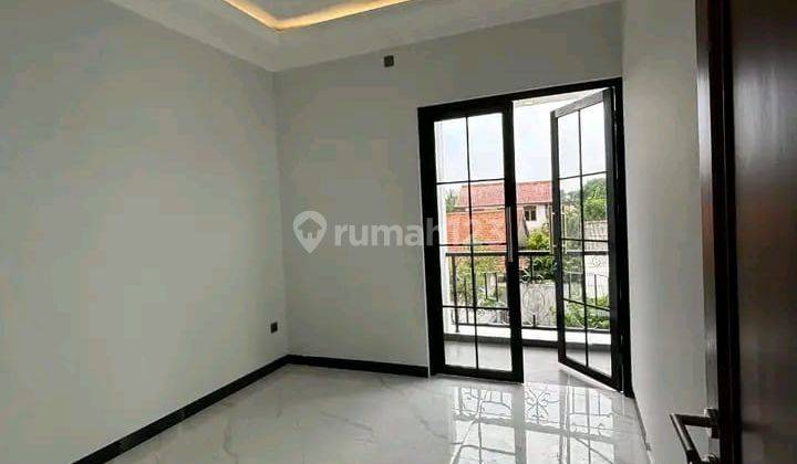 Dijual Rumah 2 Lantai Ideal Bergaya Modern 2