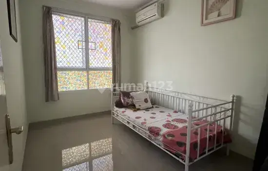 Rumah Dekat Sekolah Ipeka, Pasar Dan Nterior semi Furnished Puri Indah 2