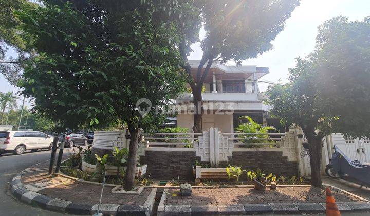 Rumah Hook bagus Depan Lapangan Tenis Puri Indah 2